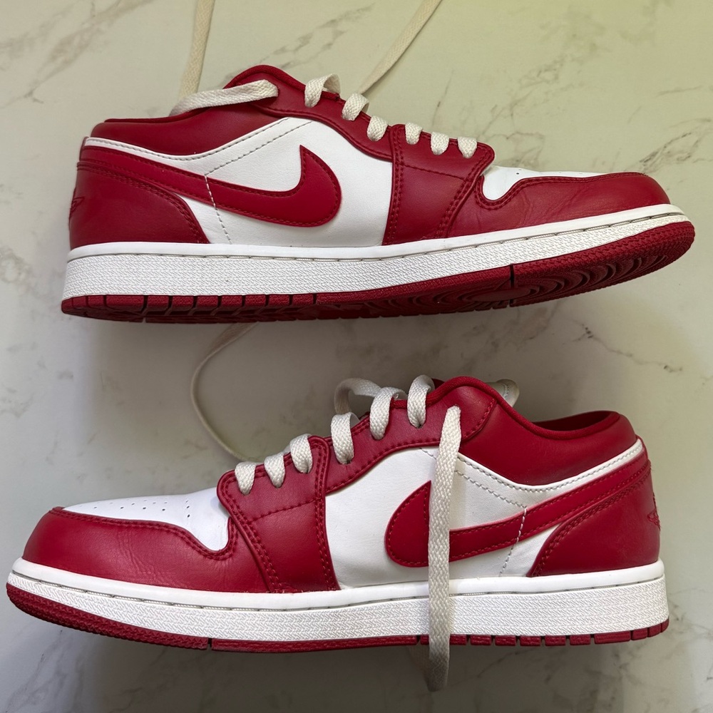 Air Jordan 1 low red and white